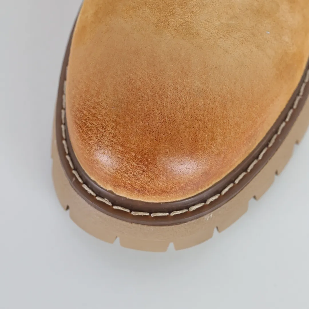 The price tag is 💰620. The core recommendation is good price. Timberland outdoor high-top casual rhubarb boots series #Guangdong Dachang quality. Original box and original packaging. Fashionable and trendy matching. The fabric is made of Italian 🇮🇹 top-grade frosted fine-grained cowhide. It is paired with anti-odor and anti-corrosion genuine leather latex insoles. The outsole and hardware are all made from original factory raw materials. The same process as the original Goodyear, never open the glue. Good products do not kill pigs. Exclusive launch on the entire network. The quality is beyond doubt. The complete set of official website unified packaging gives you a perfect wearing experience. It is of high quality and durable. A must-have for sportsmen. Specially designed to treat those who are not handsome. High-quality and first-class foot feel. Specially designed for cold protection and outdoor use this winter. Casual matching for daily use. Size: 38 39 40 41 42 43 44 (leather shoe size)